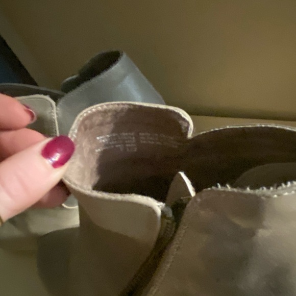 BC shoes 7 1/2 - Picture 6 of 8